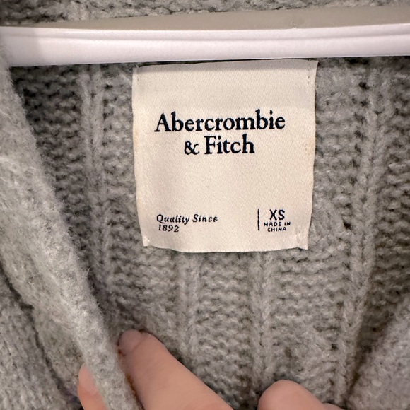 Abercrombie Grey Cable Notch Neck Sweater (XS) - Picture 3 of 5